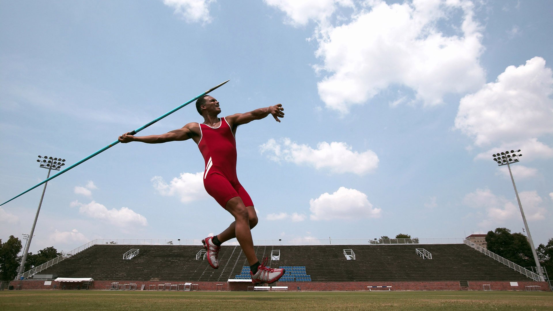 F1赛车赛场焦点！阿根廷队对阵荷兰队，强强对话引爆全球球迷关注